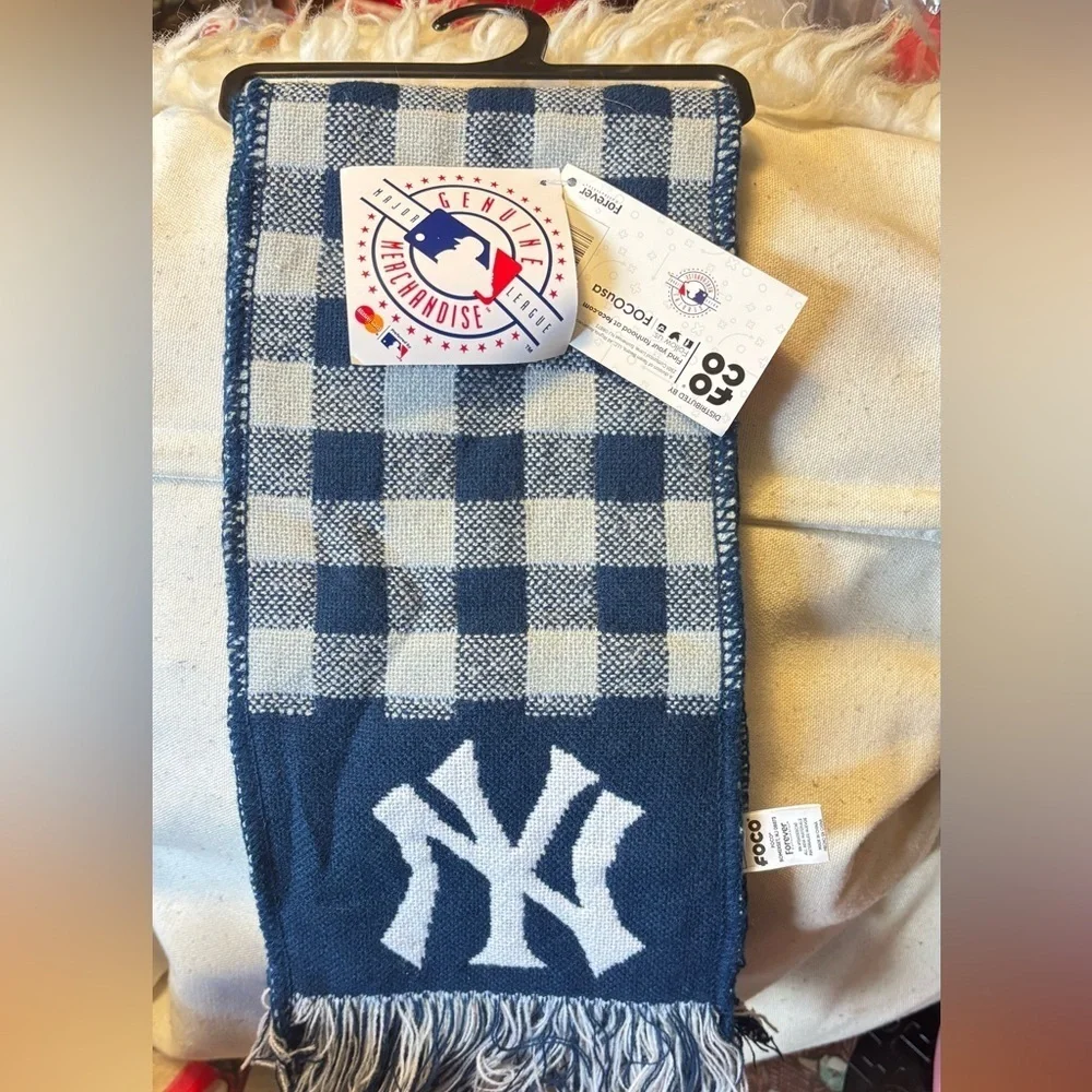 FOCO New York Yankees reversible retro scarf